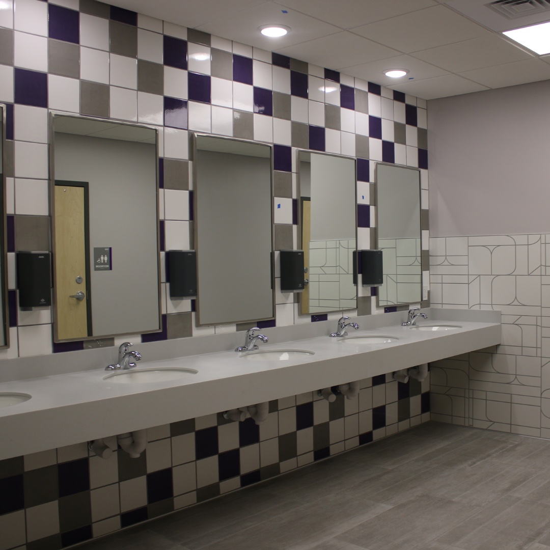 Earhart Hall Bathroom Image